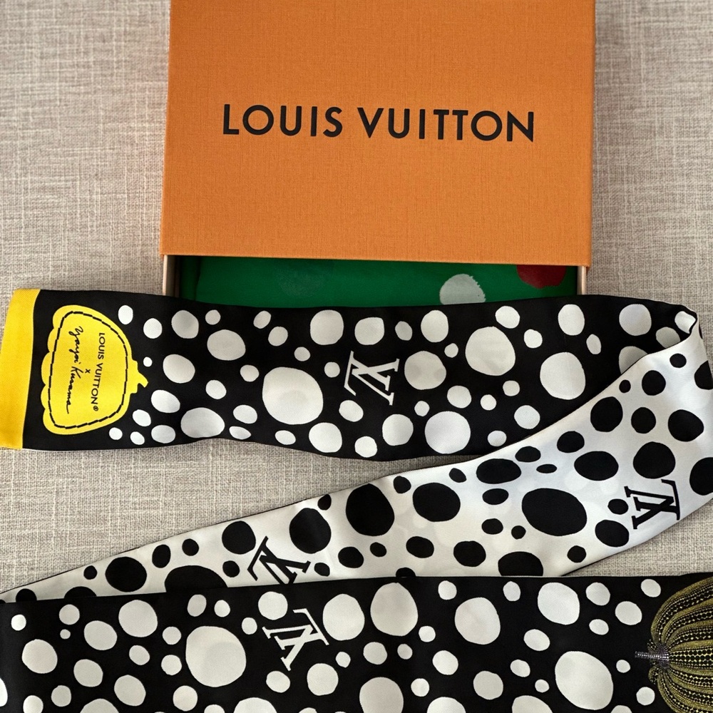Louis Vuitton x Yayoi Kusama Infinity Dot Scarf